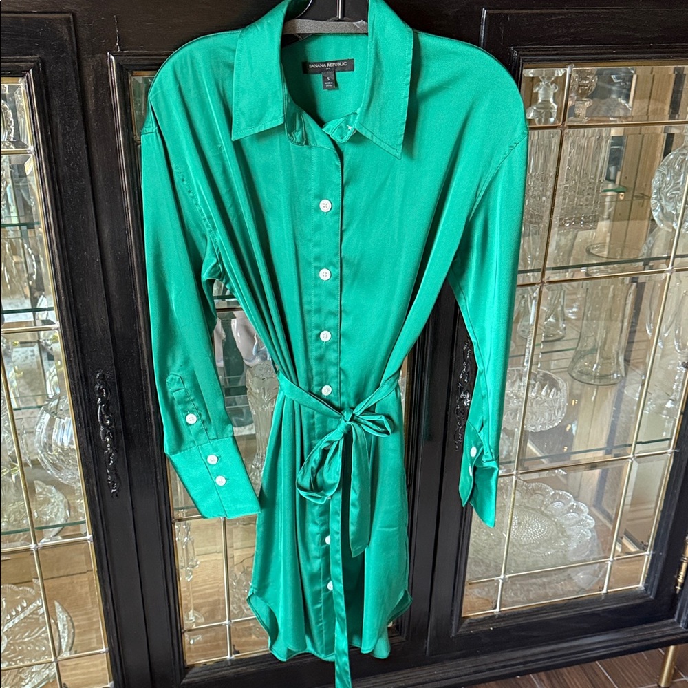 Banana Republic Women’s Emerald Green Button-Down Dress